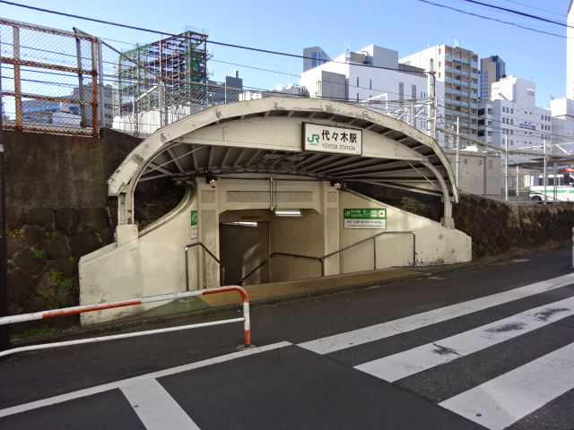 駅舎 (東口)