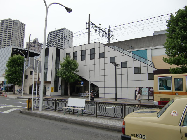 駅舎 (南口)