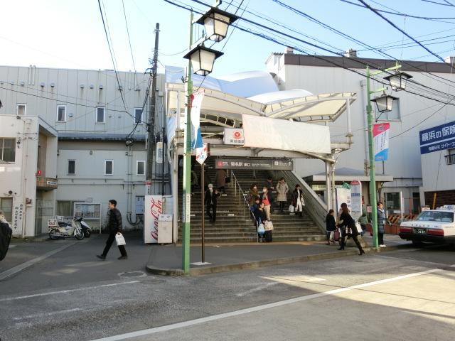 駅舎 (東口)