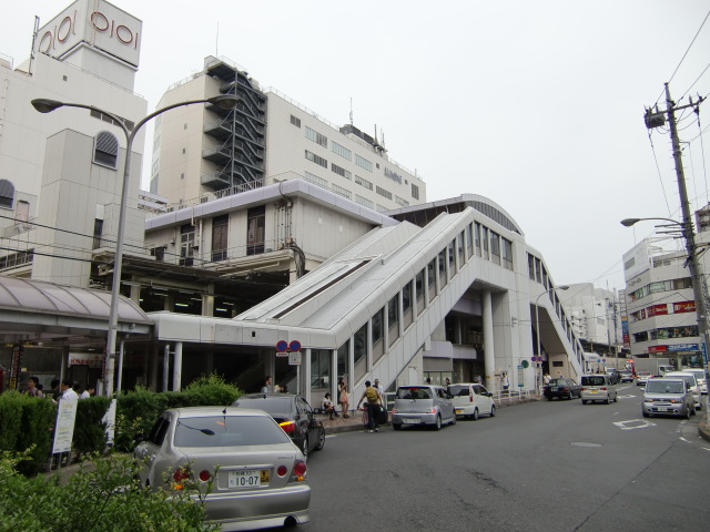 駅舎 (南口)