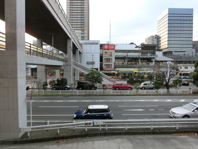 駅舎 (東口)