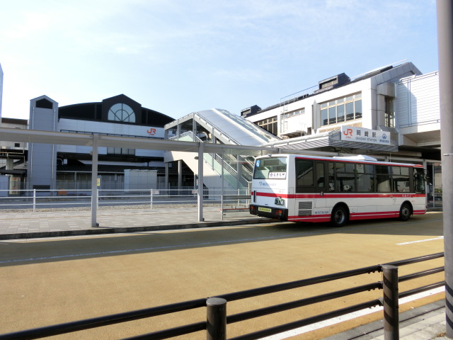 駅舎 (東口)