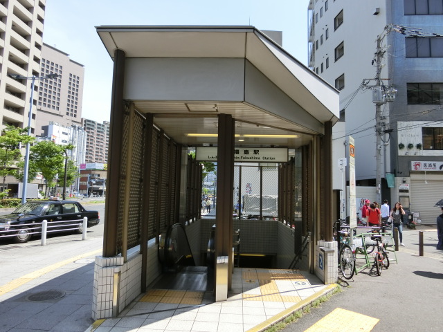 駅出入口2