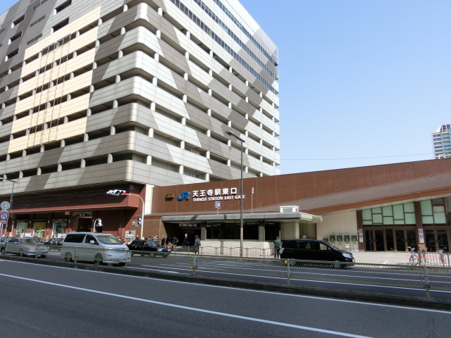 駅舎 (東口)