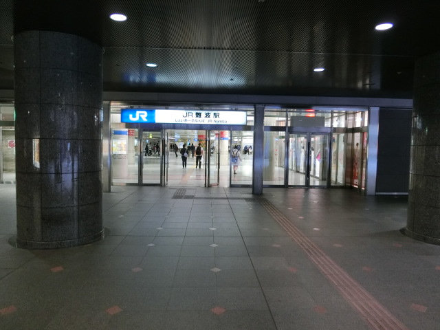 駅出入口 (なんばウォーク側)