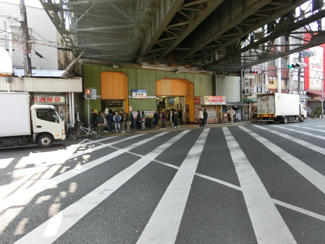 駅舎 (中央出口)