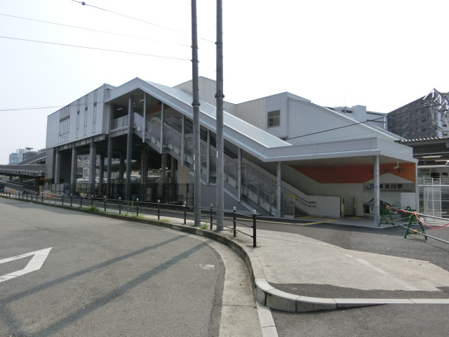 駅舎 (東口)
