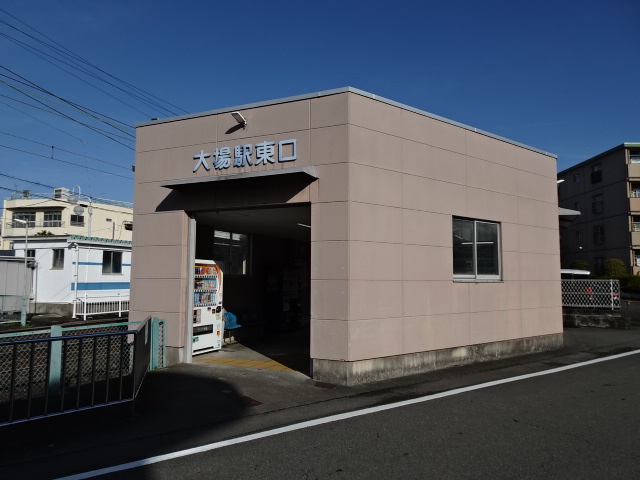 駅舎 (東口)