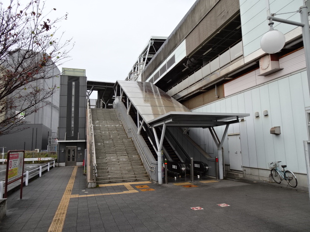 駅舎 (八坂口)