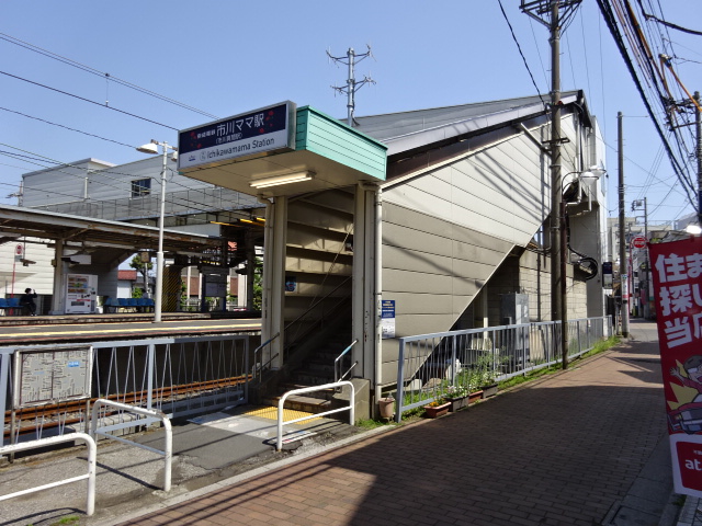 駅舎 (南口)