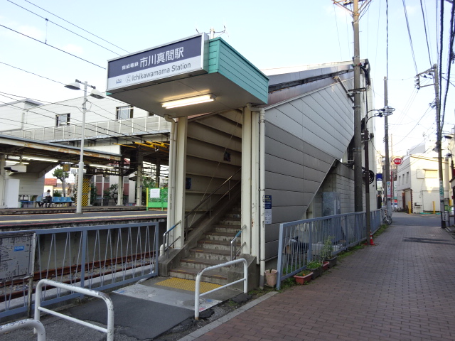 駅舎 (南口)