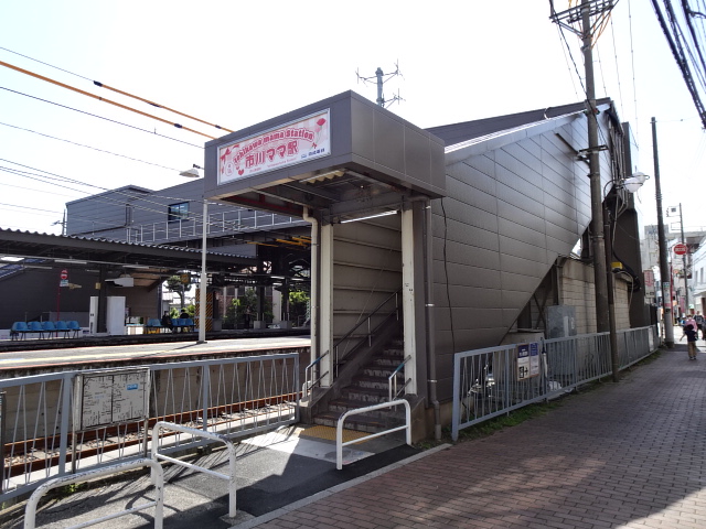 駅舎 (南口)