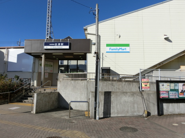 駅舎 (南口)