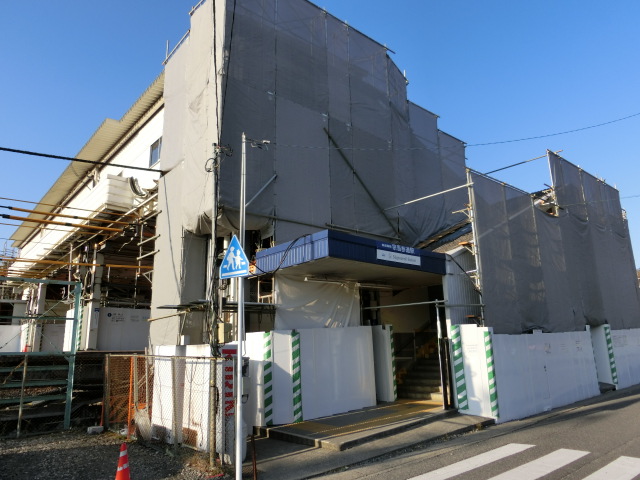 駅舎 (東口)