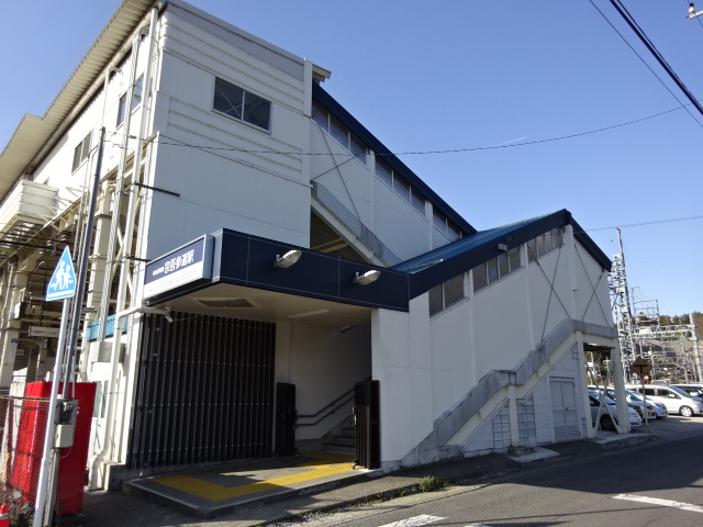 駅舎 (東口)