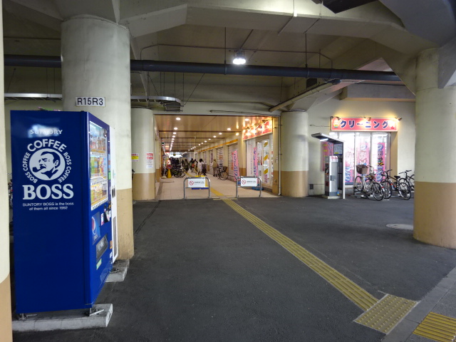 駅出入口 (東口)