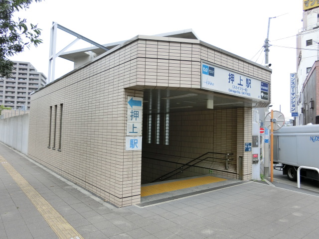 駅出入口 (A1)