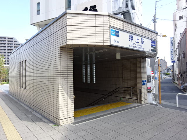 駅出入口 (A1)