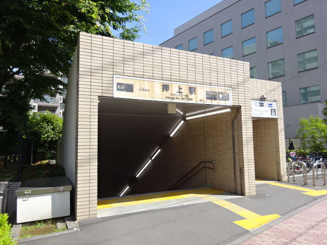 駅出入口 (A3)