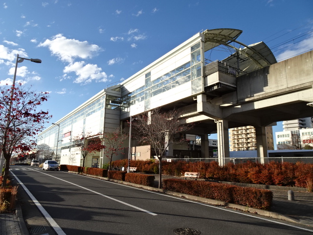 駅舎 (南口)