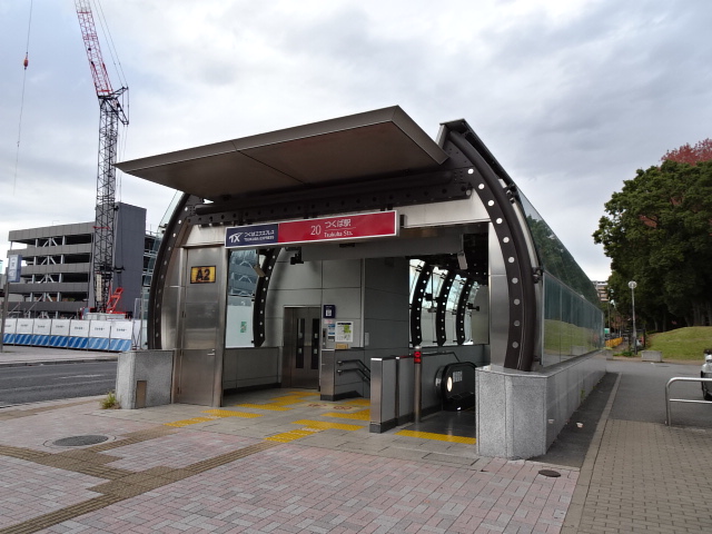 駅出入口 (A2)