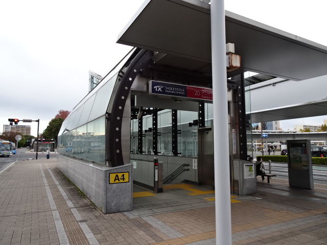 駅出入口 (A4)