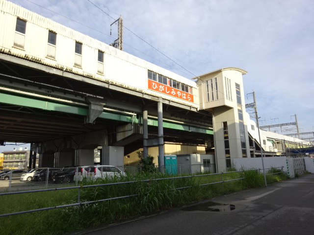 駅舎 (東口)