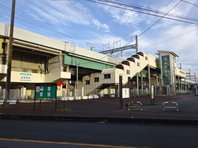駅舎 (東口)