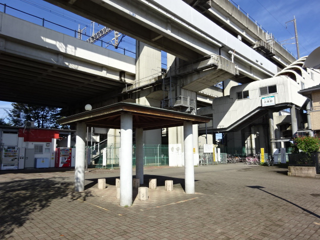 駅舎 (東口)