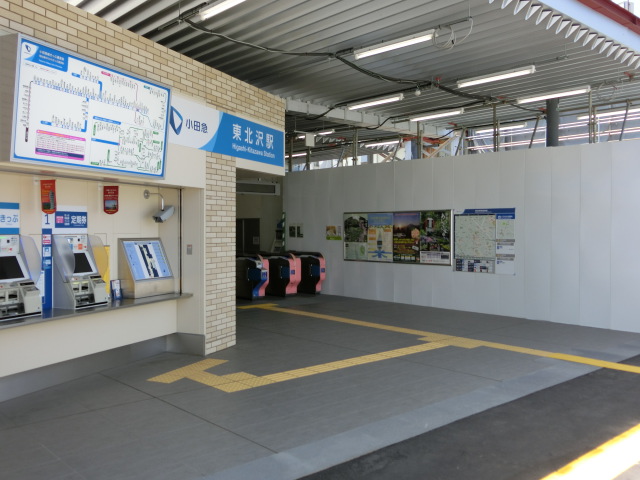 駅舎 (東口)