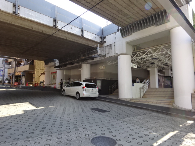 駅舎 (東口)