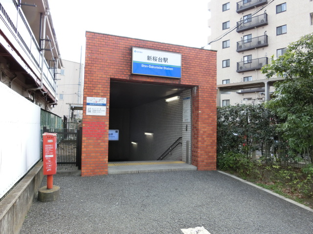 駅出入口2