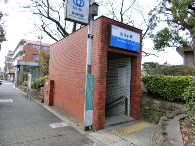 駅出入口3
