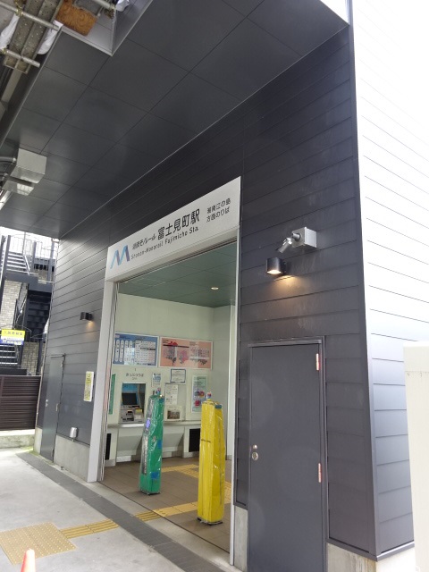 駅出入口 (下りホーム)