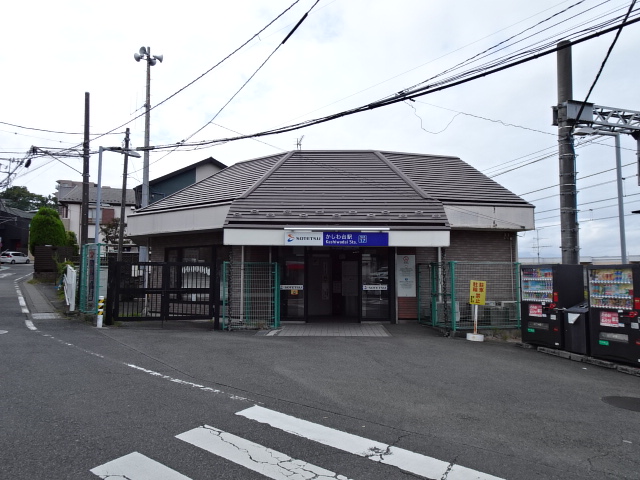 駅舎 (東口)