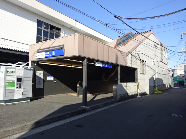 駅舎 (南口)