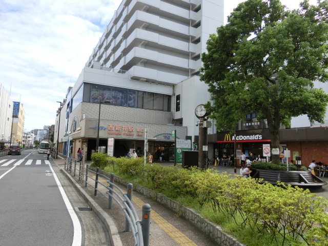 駅舎 (東口)
