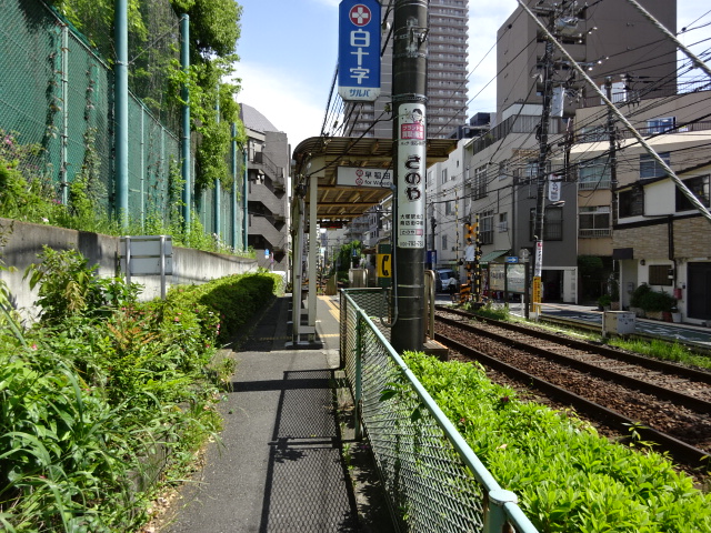 駅出入口 (下りホーム三ノ輪橋方)