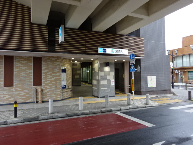 駅出入口 (出口4)