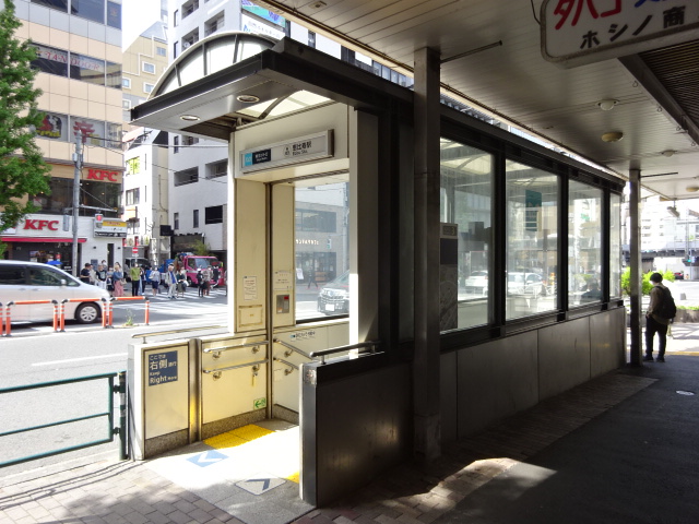 駅出入口3