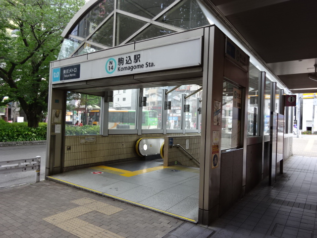 駅出入口3