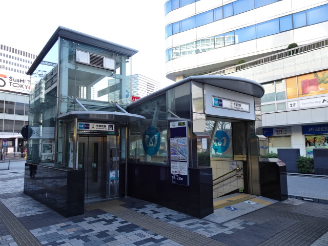 駅出入口D7