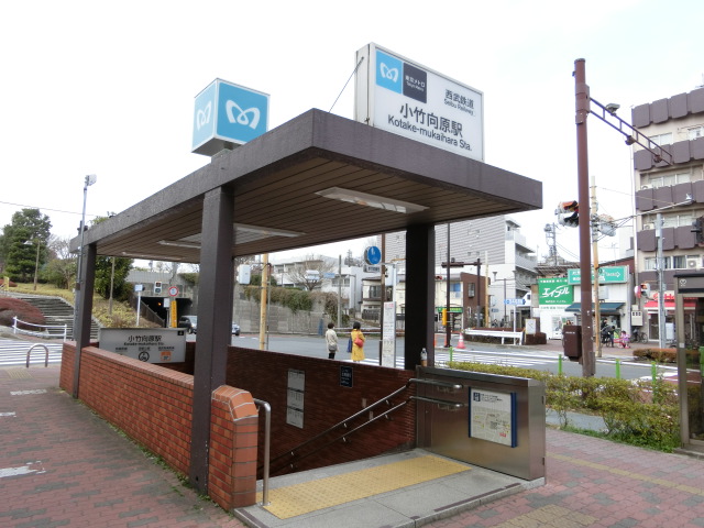 駅出入口4