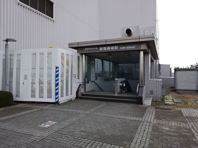駅出入口