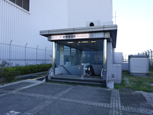 駅出入口