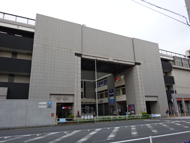 駅舎 (東口)