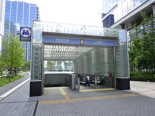 駅出入口 (出口1)