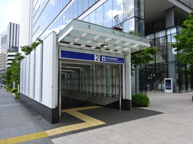 駅出入口 (出口2)