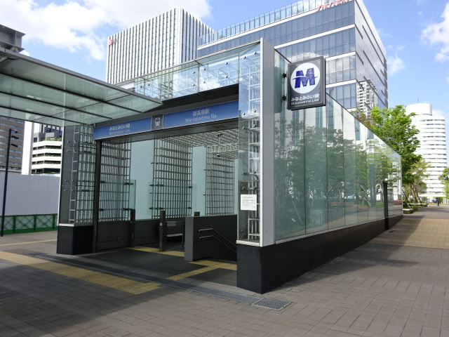 駅出入口 (出口4)
