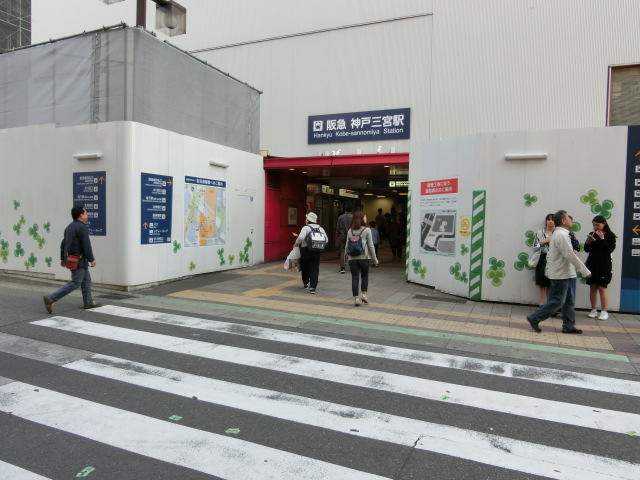 駅舎 (東口)
